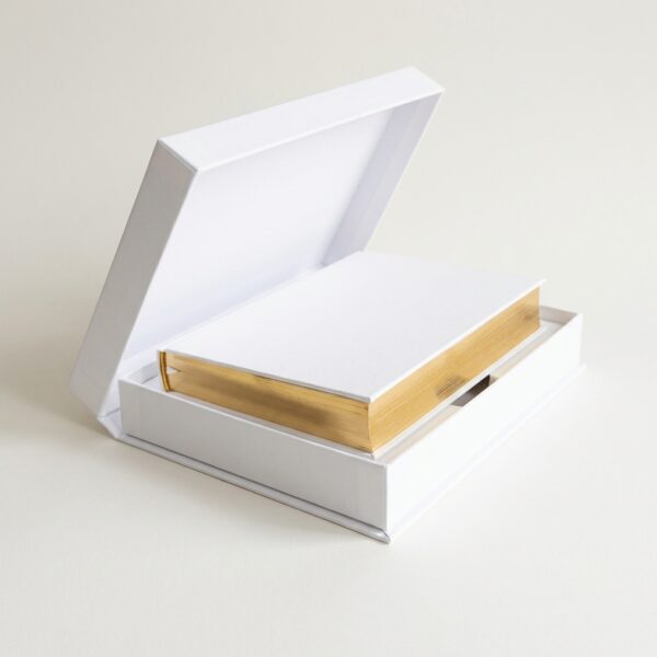 Organizer Ślubny "Dream Wedding" – Złocone Brzegi i Pudełko Prezentowe